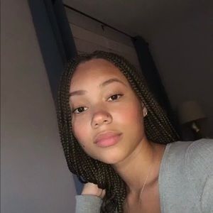 Meet your Posher, Briana